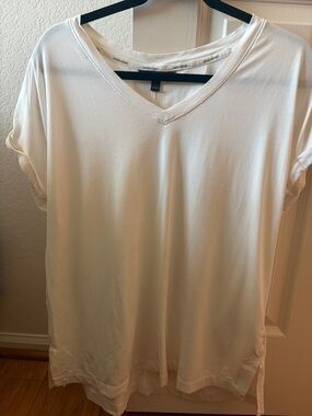 Banana Republic Ivory V-Neck Short Sleeve Tunic